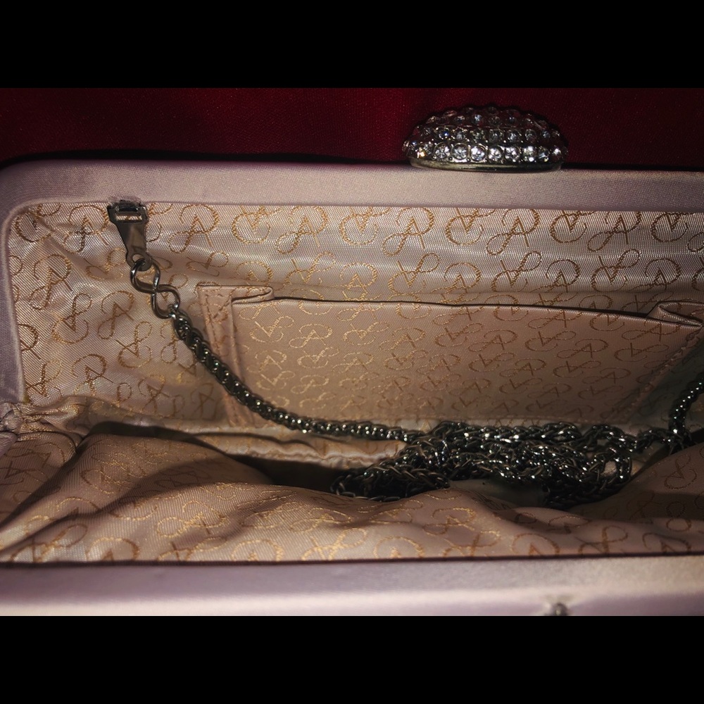 Clutch - Picture 2 of 2